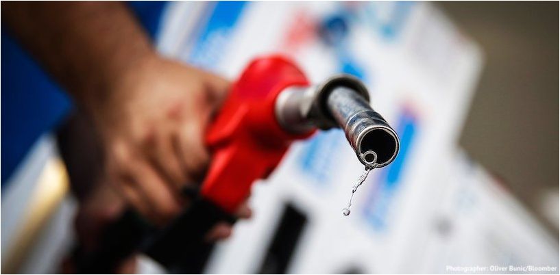 Tuyau de gaz avec une goutte d'essence