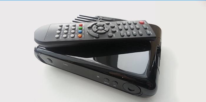 Récepteur DVB-C avec télécommande