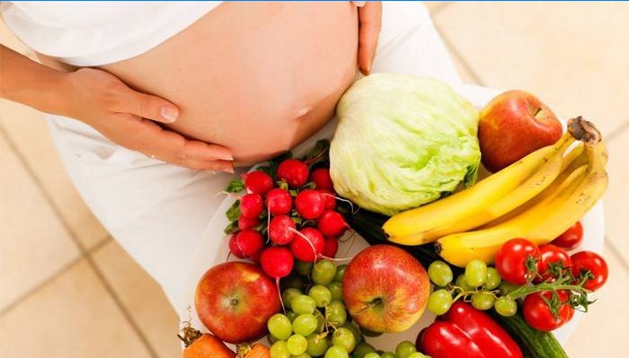 Femme enceinte, à, légumes, et, fruits