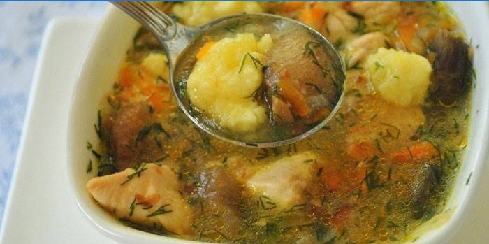Soupe au sarrasin, au poulet et aux pommes de terre