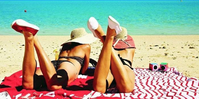 Filles sur la plage