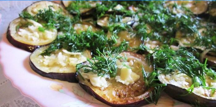 Aubergines frites dans une casserole