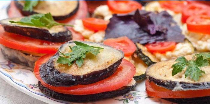 Aubergine frite à la tomate