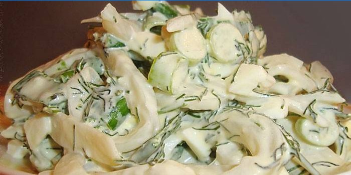 Salade aux calmars et oeuf