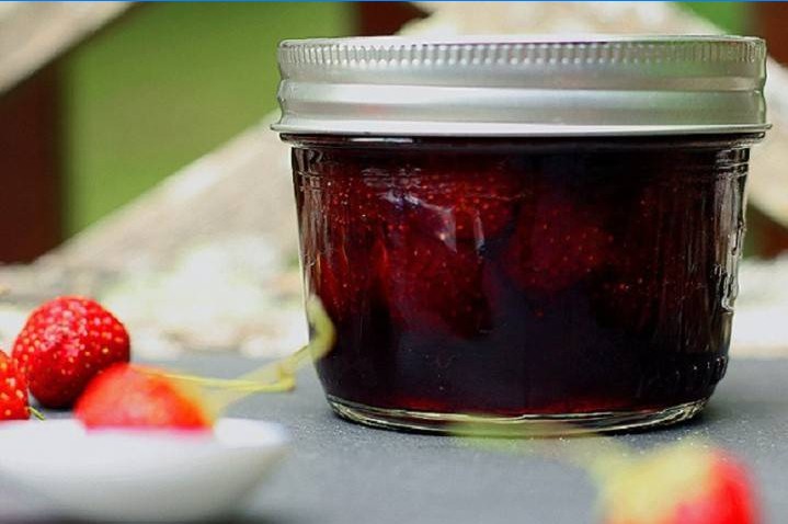 Confiture de fraises entières