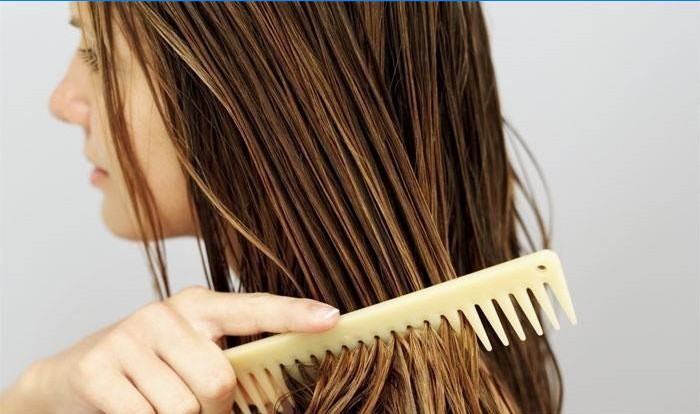 La mousse appliquée pour le lissage doit être uniformément répartie.