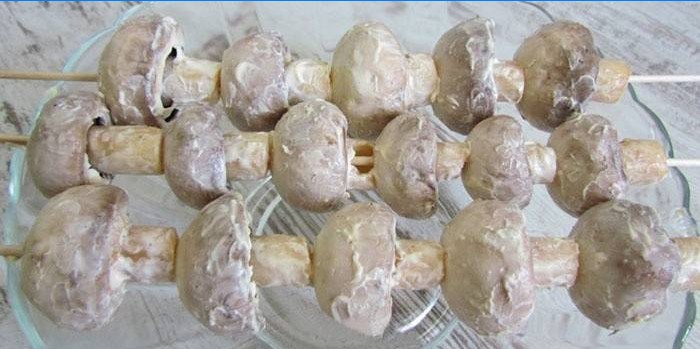 Shashlik préparé pour la friture