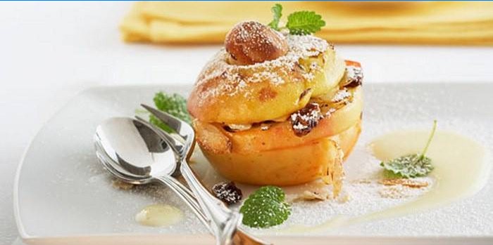 Dessert aux pommes au four avec garniture