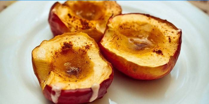 Pommes à la cannelle au four