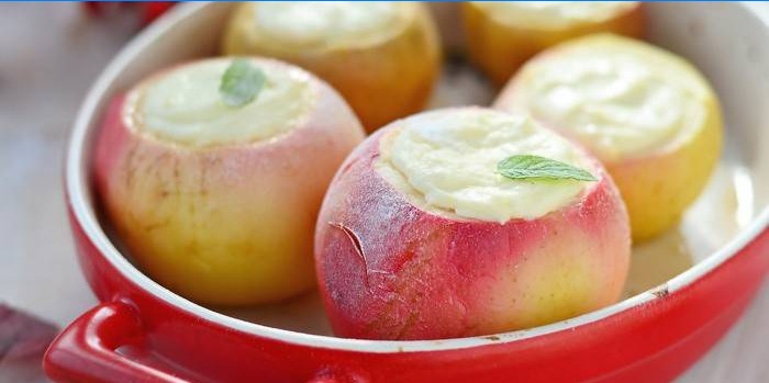 Pommes au four avec du fromage cottage