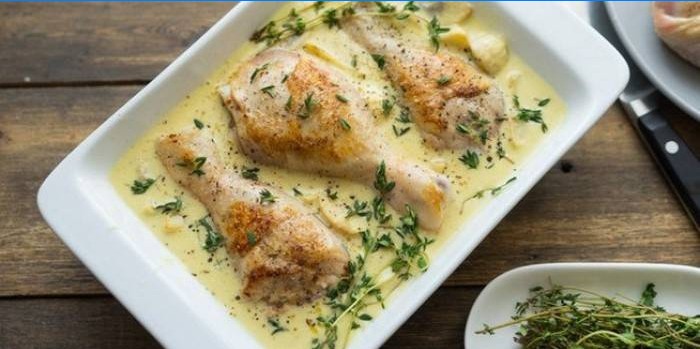 Poulet Dans Une Poêle En Sauce à La Crème Sure Comment Faire Cuire Un Plat