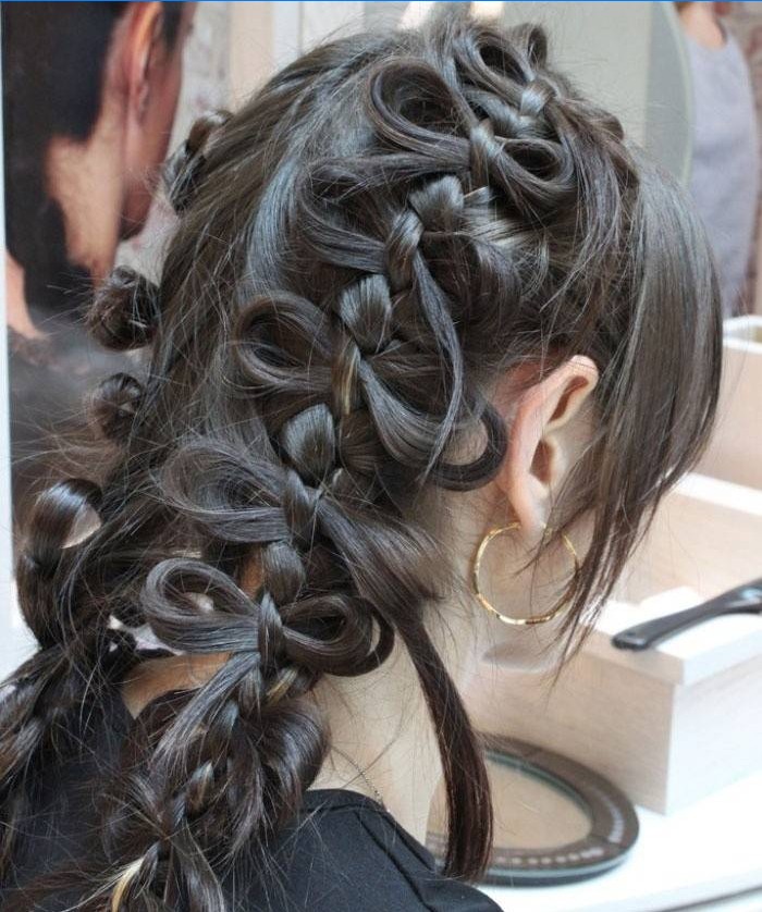 Tresses avec des arcs