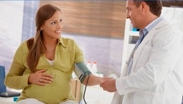 Femme enceinte au rendez-vous chez le médecin
