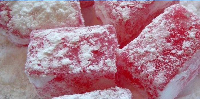 Délice turc aux fraises maison en sucre en poudre