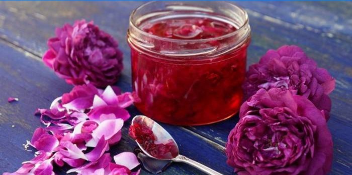 Confiture de pétales de rose et cynorhodons