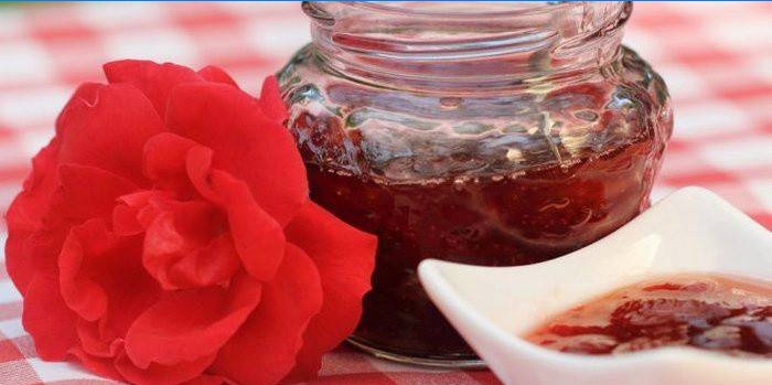 Confiture de roses et de miel