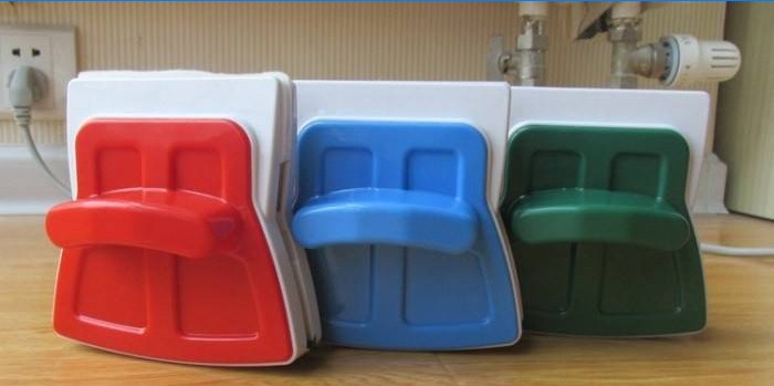 Trois brosses pour fenêtres avec un aimant Multiple