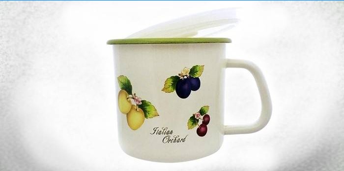 Tasse en émail verger italien avec un couvercle
