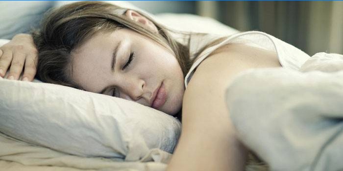 Fille dort