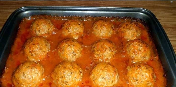 Boulettes de viande au four dans une sauce à cuisson