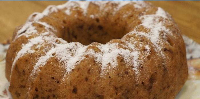 Muffin prêt à la banane saupoudré de sucre glace