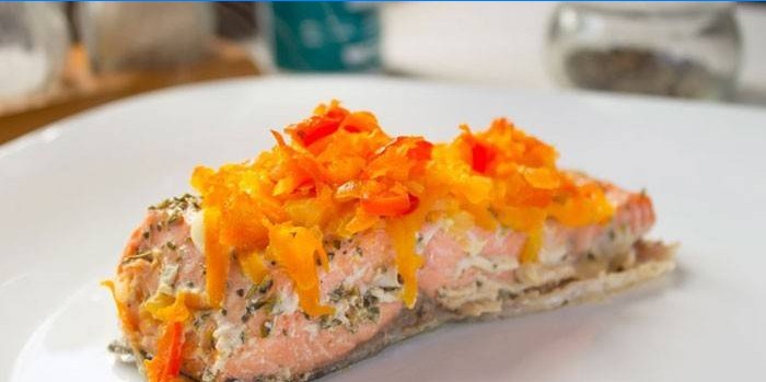 Filet de saumon kéta sous légumes