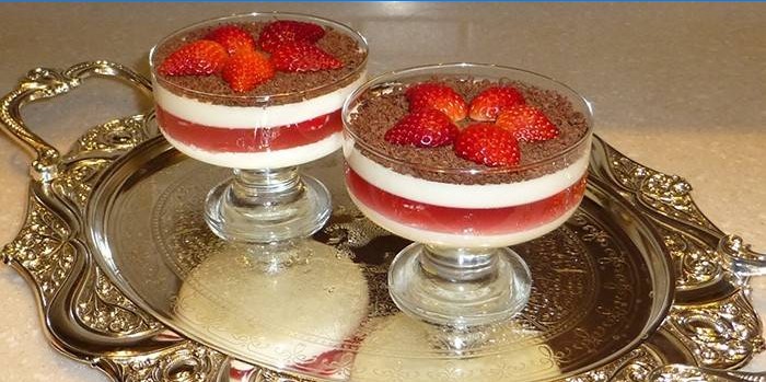 Dessert aux fraises