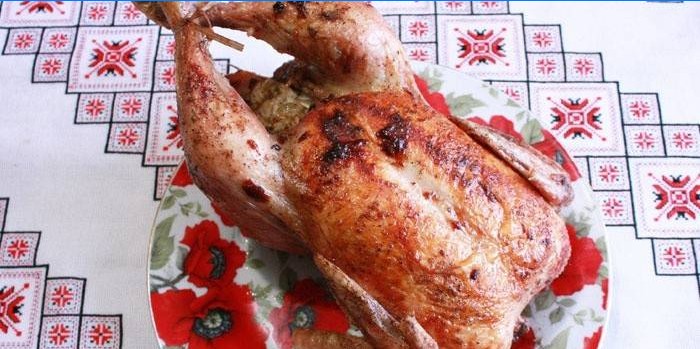 Carcasse de poulet farcie prête