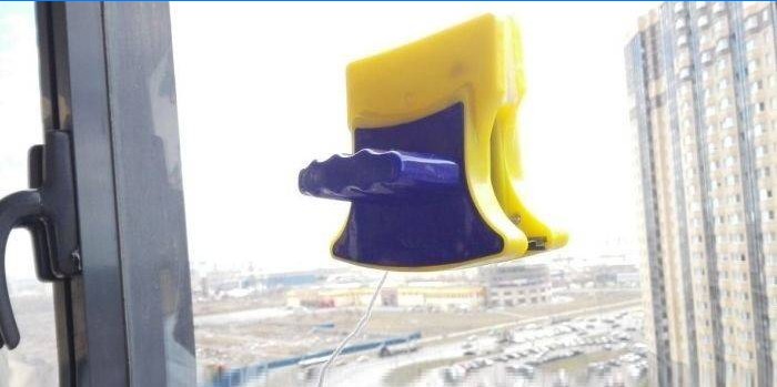 Brosse magnétique pour fenêtre