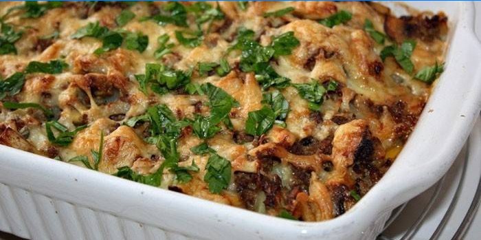 Casserole de viande prête à l'emploi avec des champignons sous la forme