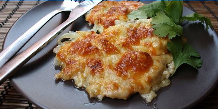 Viande française sur une assiette