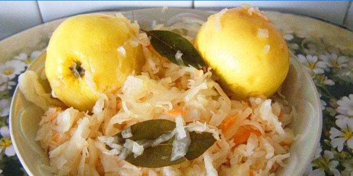 Choucroute aux pommes trempées entières