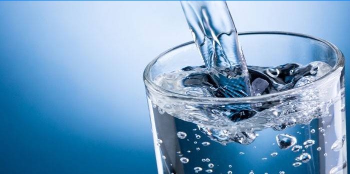 Verre d'eau propre