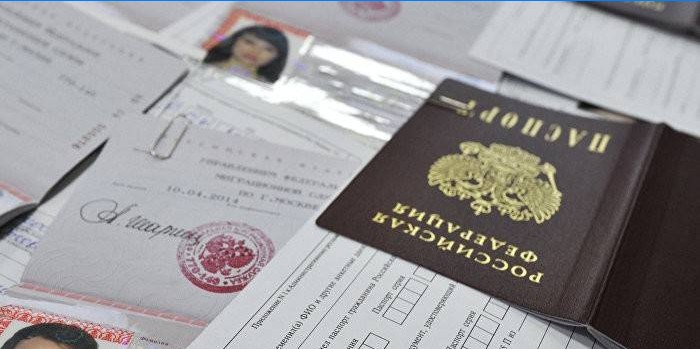 Passeport d'un citoyen de la Fédération de Russie et documents