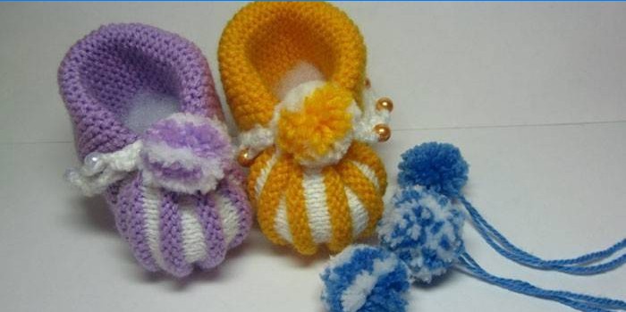 Bottines multicolores avec pompons