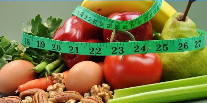 Légumes, fruits, œufs, noix et un centimètre