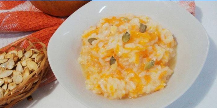 Bouillie de citrouille et de riz sur l'eau