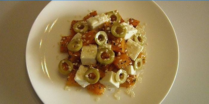 Brynza, salade d'olives et citrouille au four
