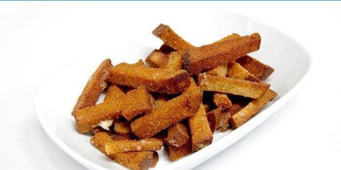 Craquelins de seigle dans une assiette