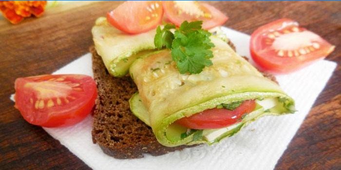 Collation de courgettes sur pain