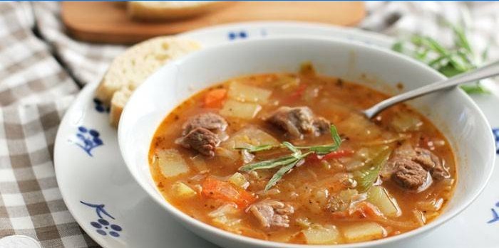 Soupe de pommes de terre à la viande de boeuf