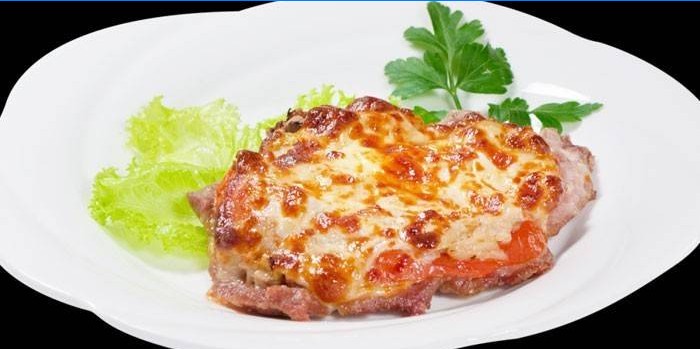 Viande cuite cuite en français sur une assiette