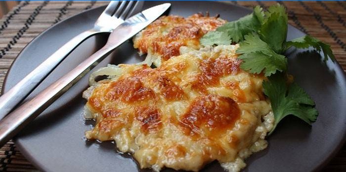 Côtelettes sous le bouchon de fromage