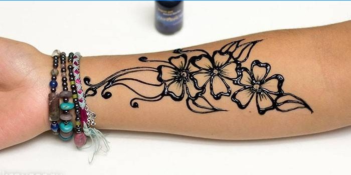 Mehendi sous la main