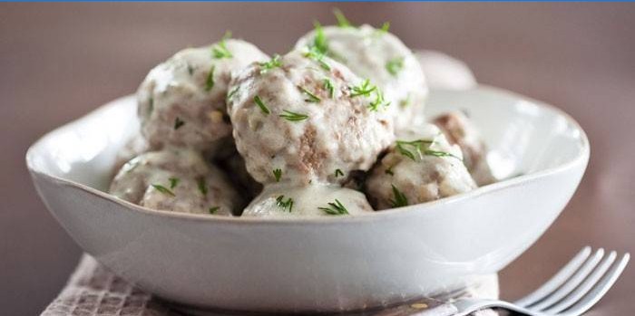 Boulettes de poulet à la sauce à la crème sure