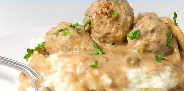 Boulettes de viande à la sauce à la crème sure