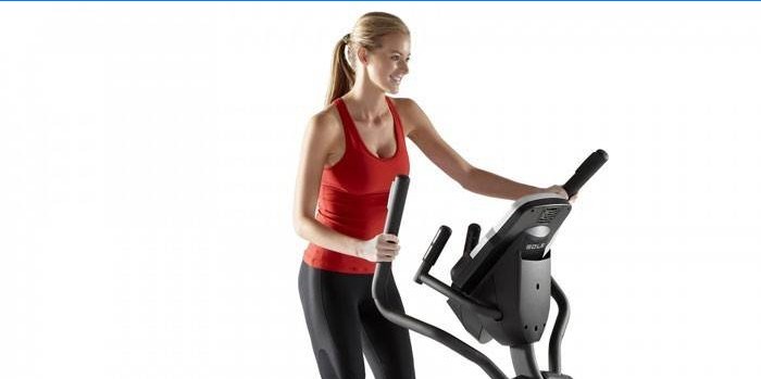 Fille sur le simulateur