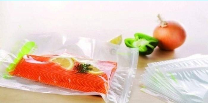 Poissons dans un sac sous vide