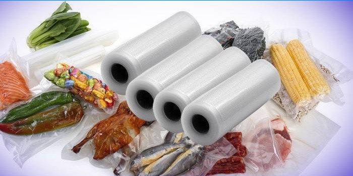 Rouleaux d'emballage sous vide et aliments emballés sous vide