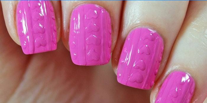 Pull dessin sur ongles courts